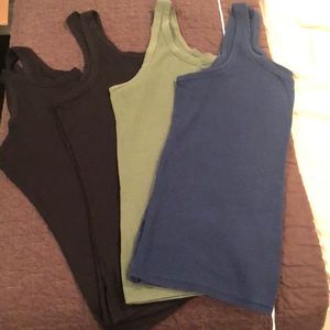 Set of 4 basic tank tops